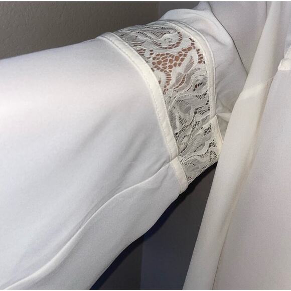 Lane Bryant lack/crochet sleeve/neck line white long sleeve blouse SZ 18/20 - Picture 5 of 10
